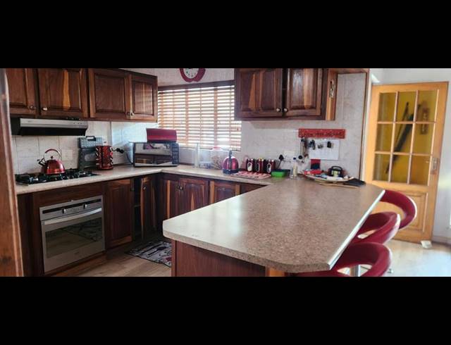 3 BEDROOM HOUSE FOR SALE IN SECUNDA CENTRAL